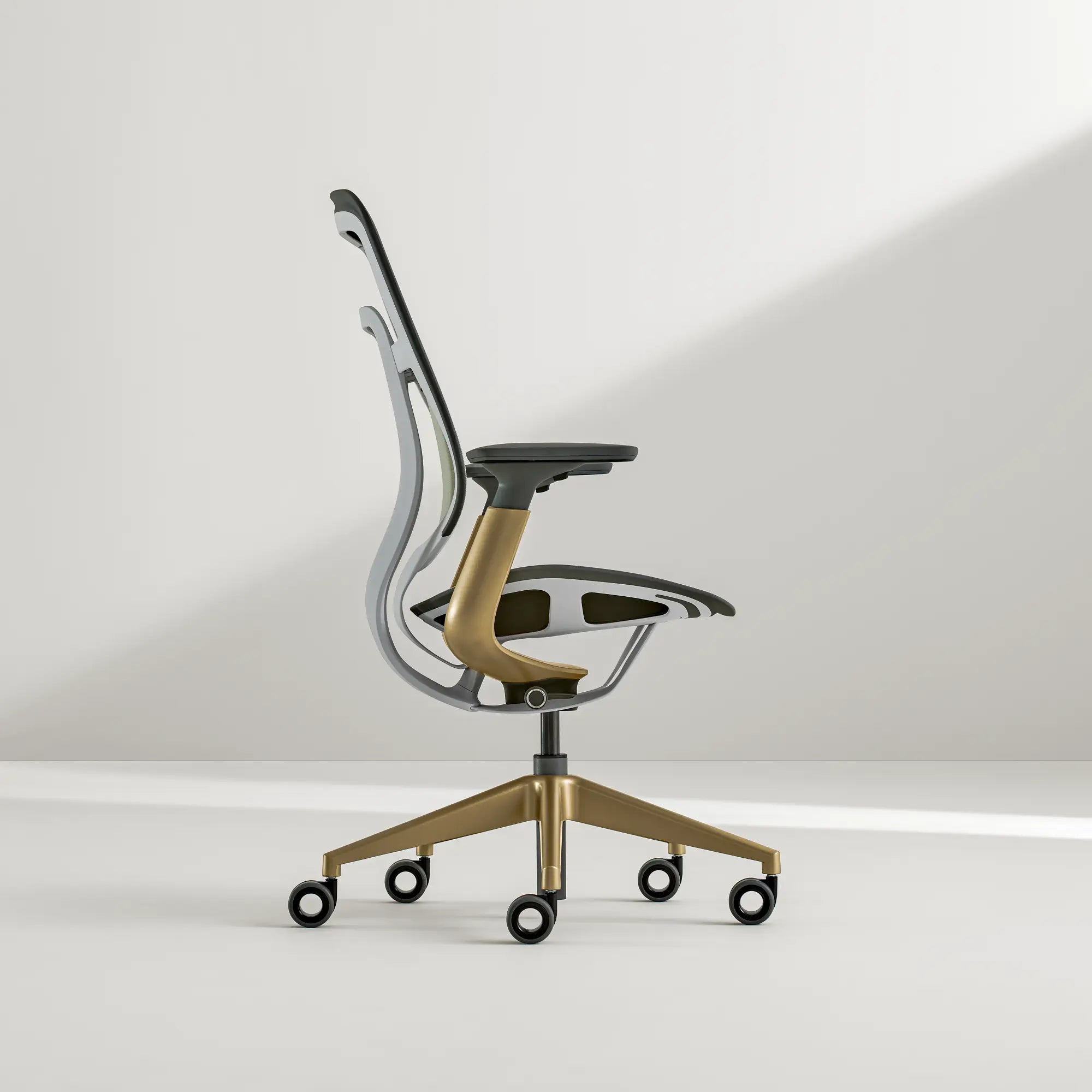 Without headrest / Intermix Black KR08+Matte Brass 4B22